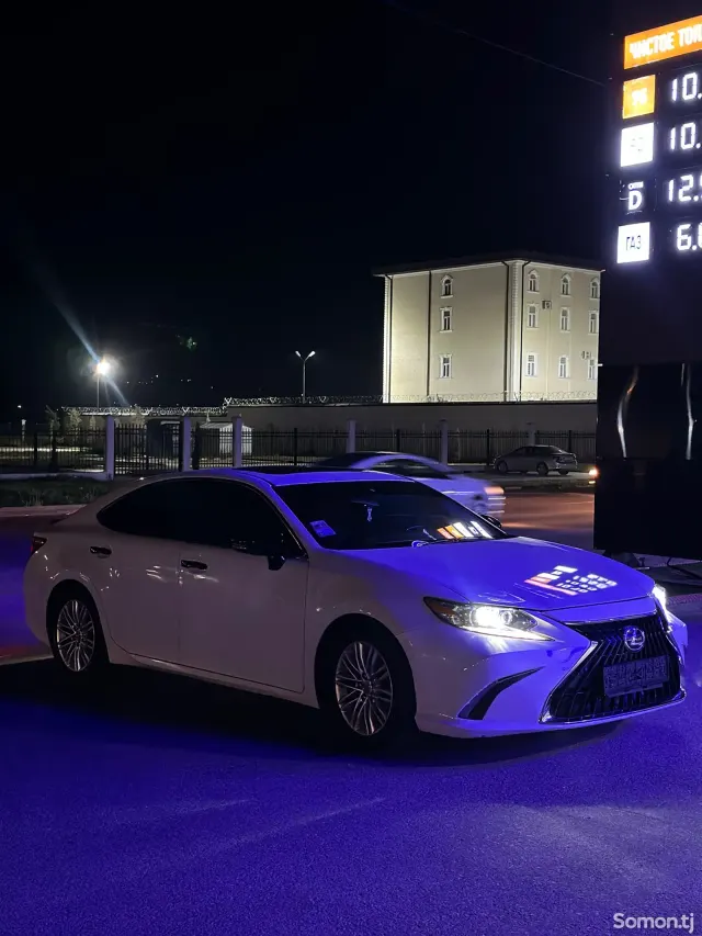 Lexus ES series 2013 · 3.5 AT