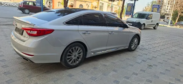 Hyundai Sonata 2015 · 2.4 AT