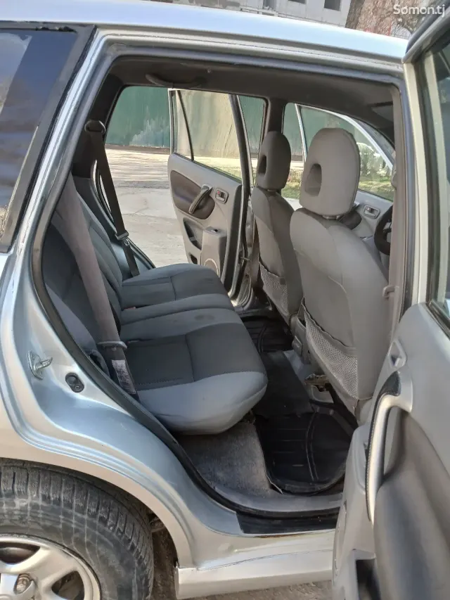 Toyota RAV 4 2005 · 1.8 AT