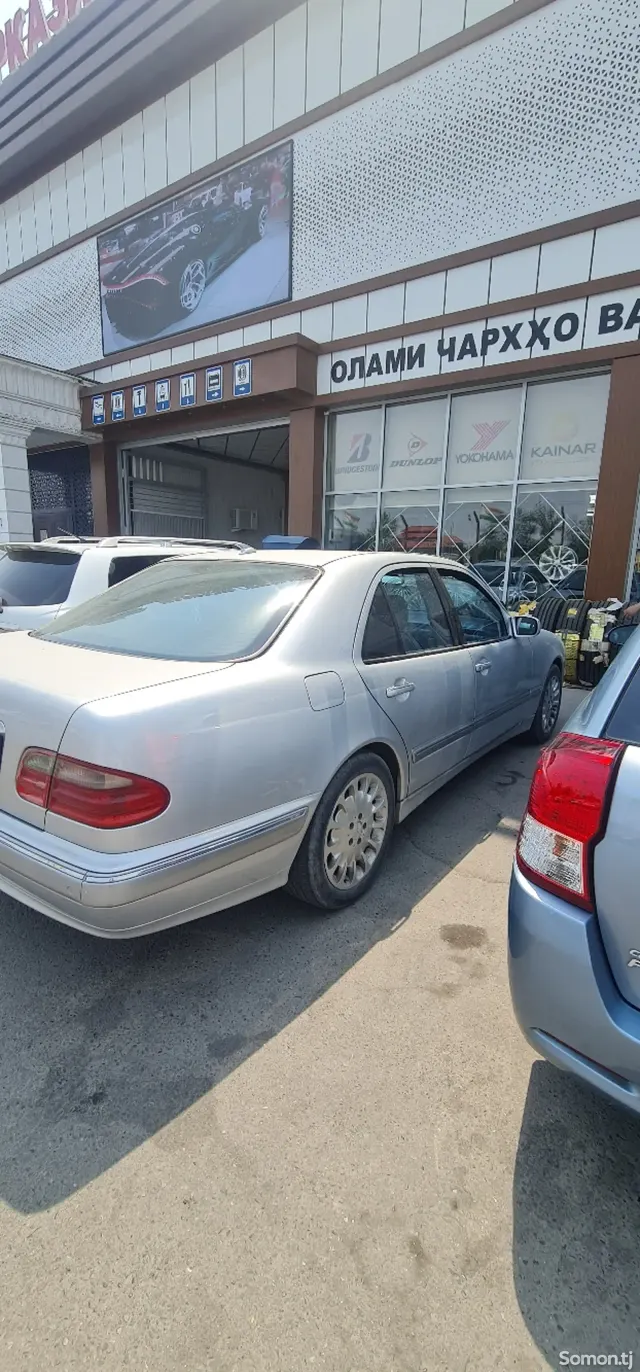Mercedes-Benz E class 1999 · 2.4 AT