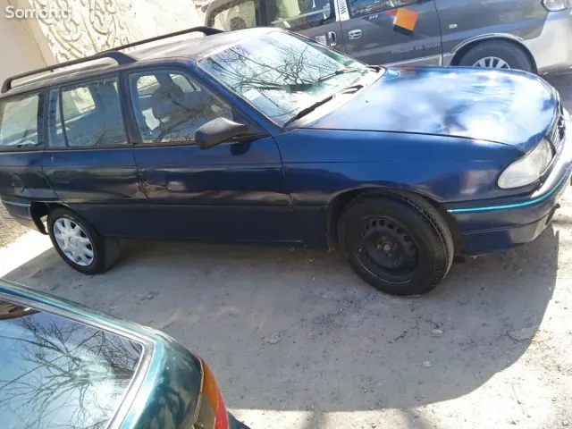 Opel Astra F 1992 · 0.4 MT