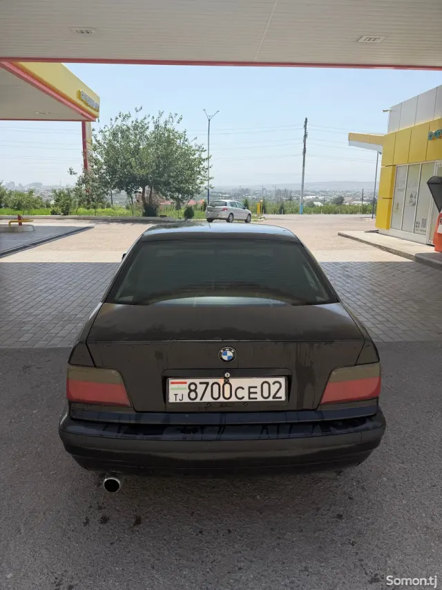 BMW 3 series 1993 · 1.8 MT
