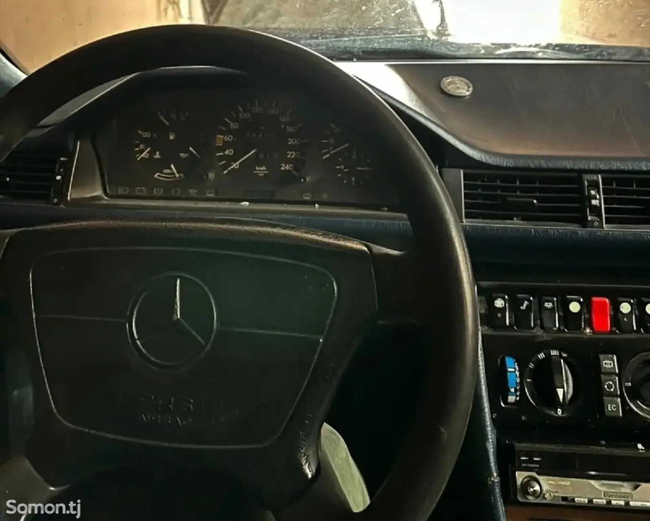 Mercedes-Benz W124 1989 · 2.5 MT