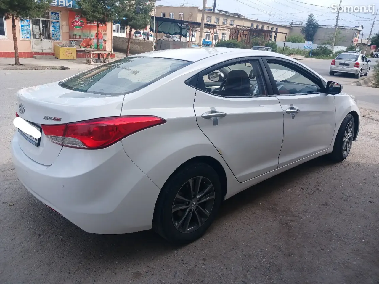 Hyundai Avante 2011 · 1.6 AT