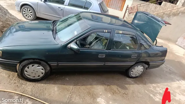 Opel Vectra A 1995 · 1.6 MT