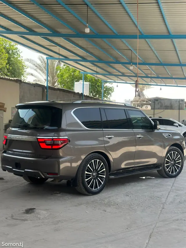 Nissan Patrol 2015 · 5.6 AT