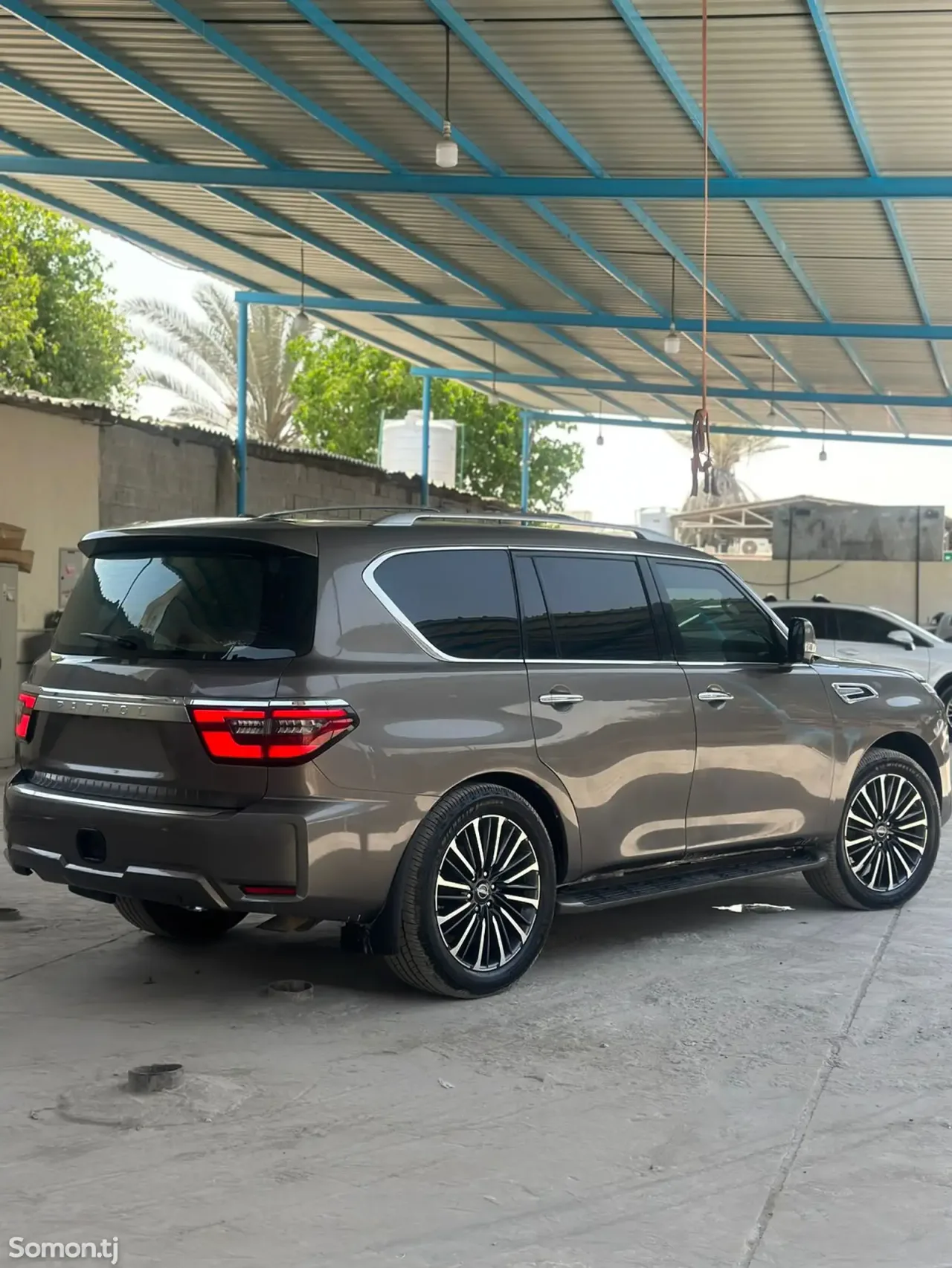 Nissan Patrol 2015 · 5.6 AT
