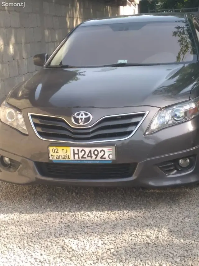 Toyota Camry 2010 · AT