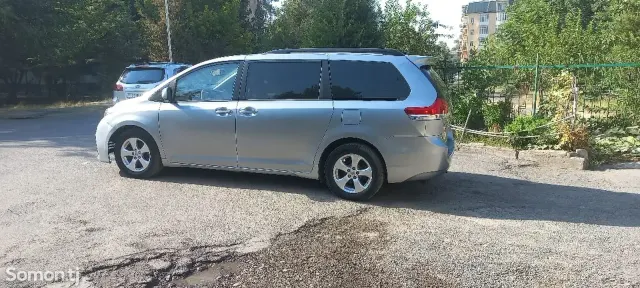 Toyota Sienna 2014 · 3.5 AT