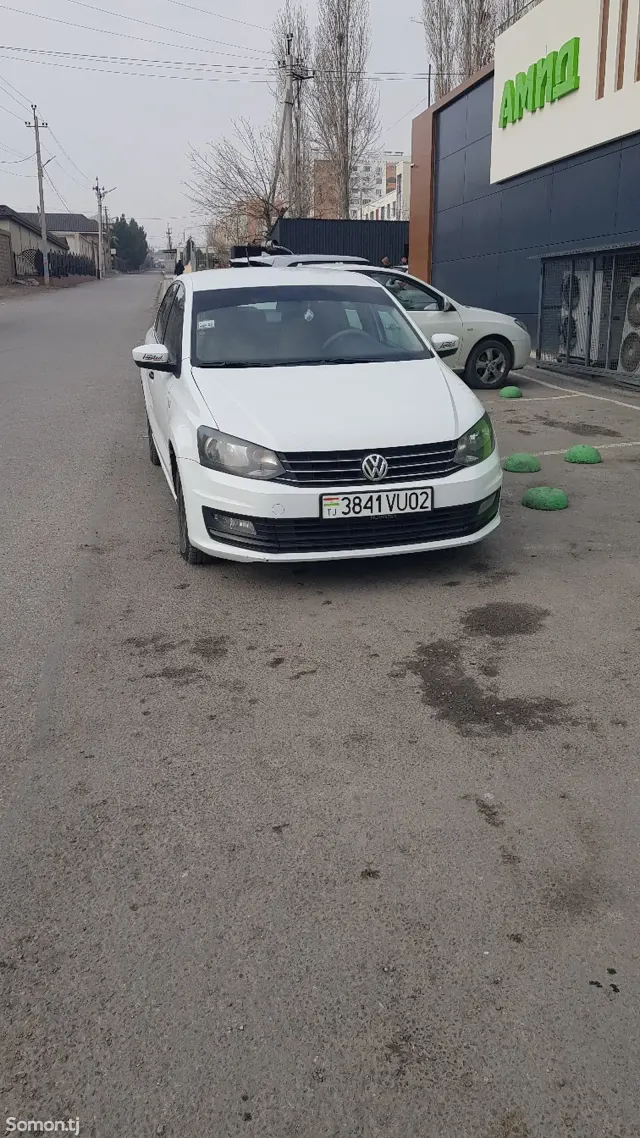 Volkswagen Polo 2019 · 1.6 MT