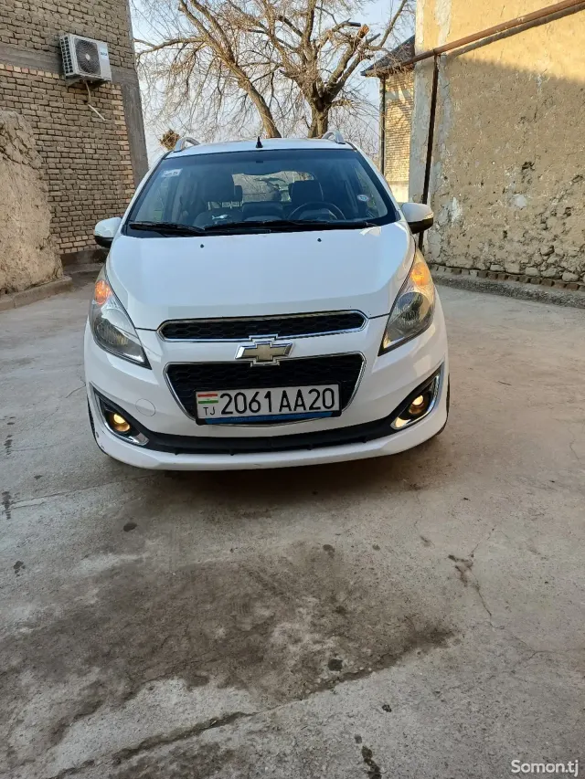 Chevrolet Spark 2014 · 1.0 AT