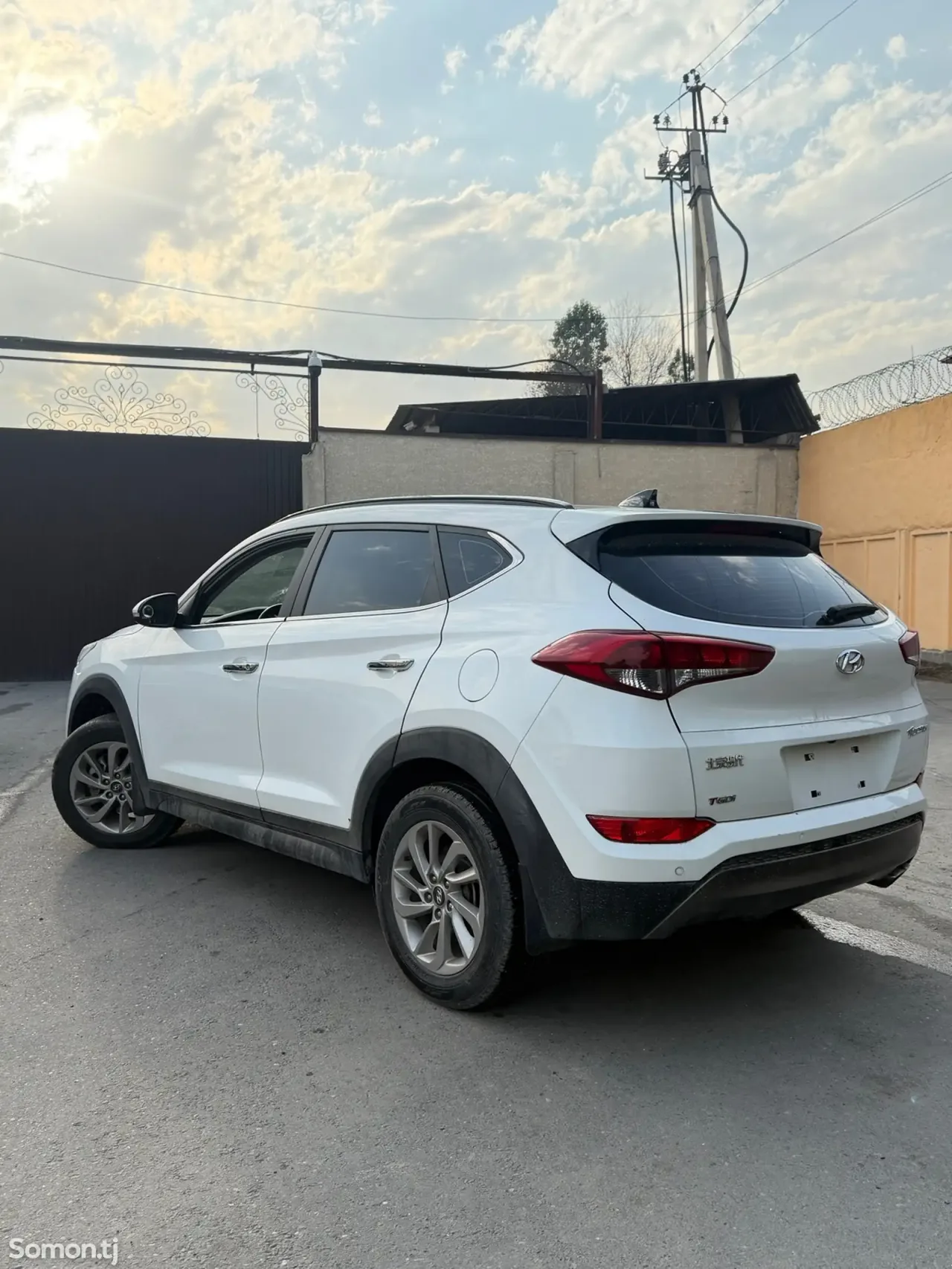 Hyundai Tucson 2015 · 1.6 AT
