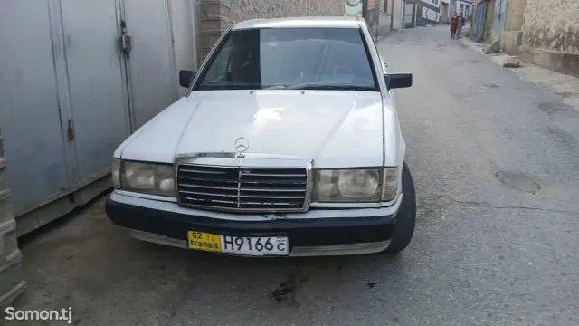 Mercedes-Benz W201 1991 · 2.0 MT