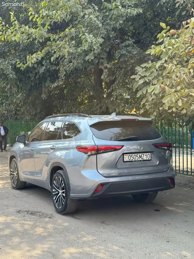 Toyota Highlander 2021 · 3.5 AT