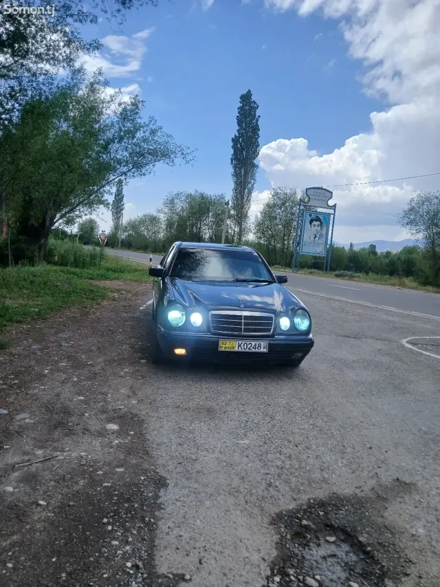 Mercedes-Benz E class 1999 · 2.0 MT