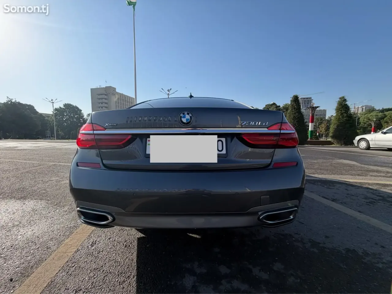 BMW 7 series 2016 · 3.5 AT