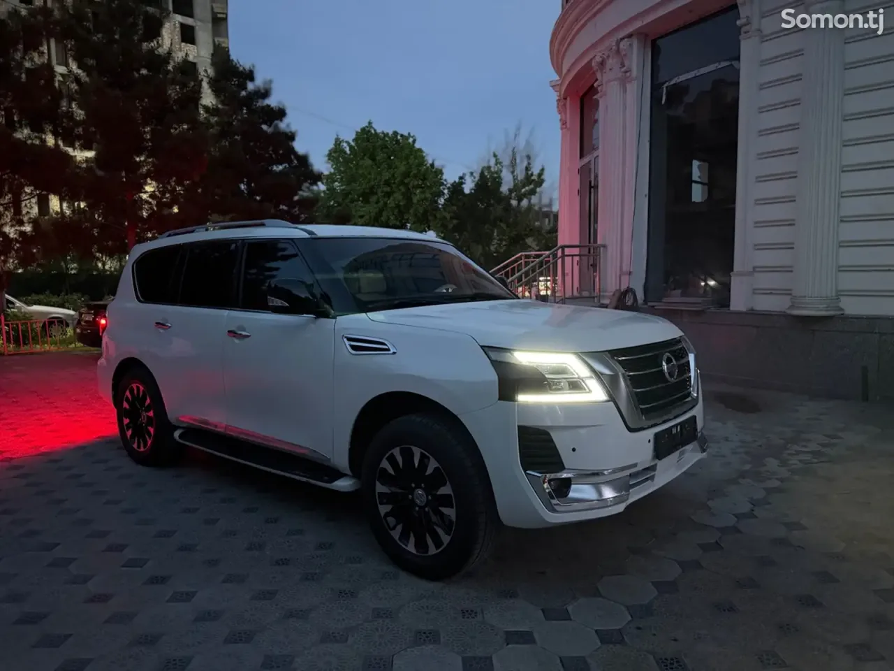 Nissan Patrol 2014 · 5.6 AT
