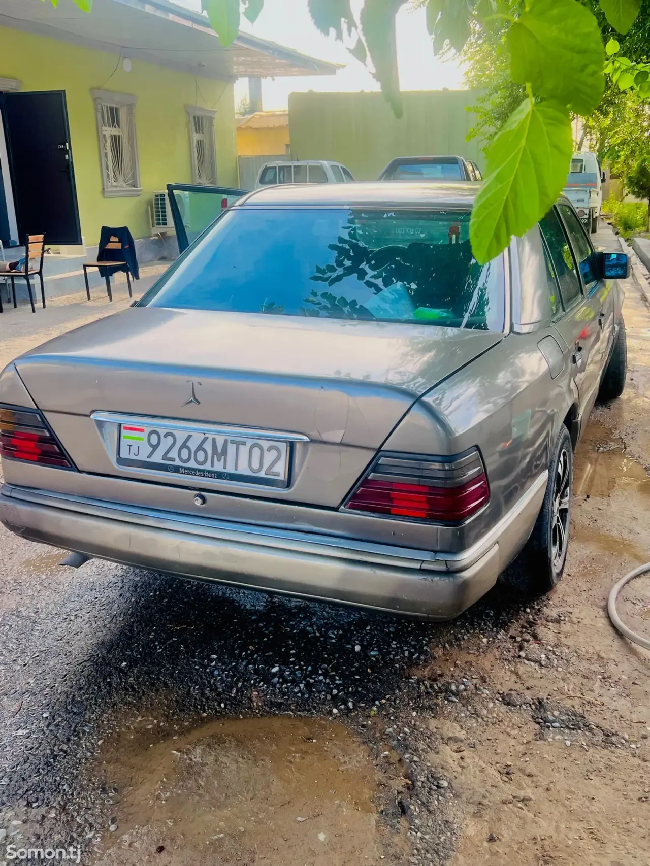 Mercedes-Benz W124 1994 · 2.2 MT