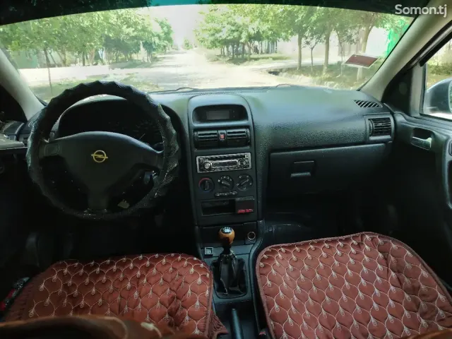 Opel Astra G 1999 · 1.6 MT