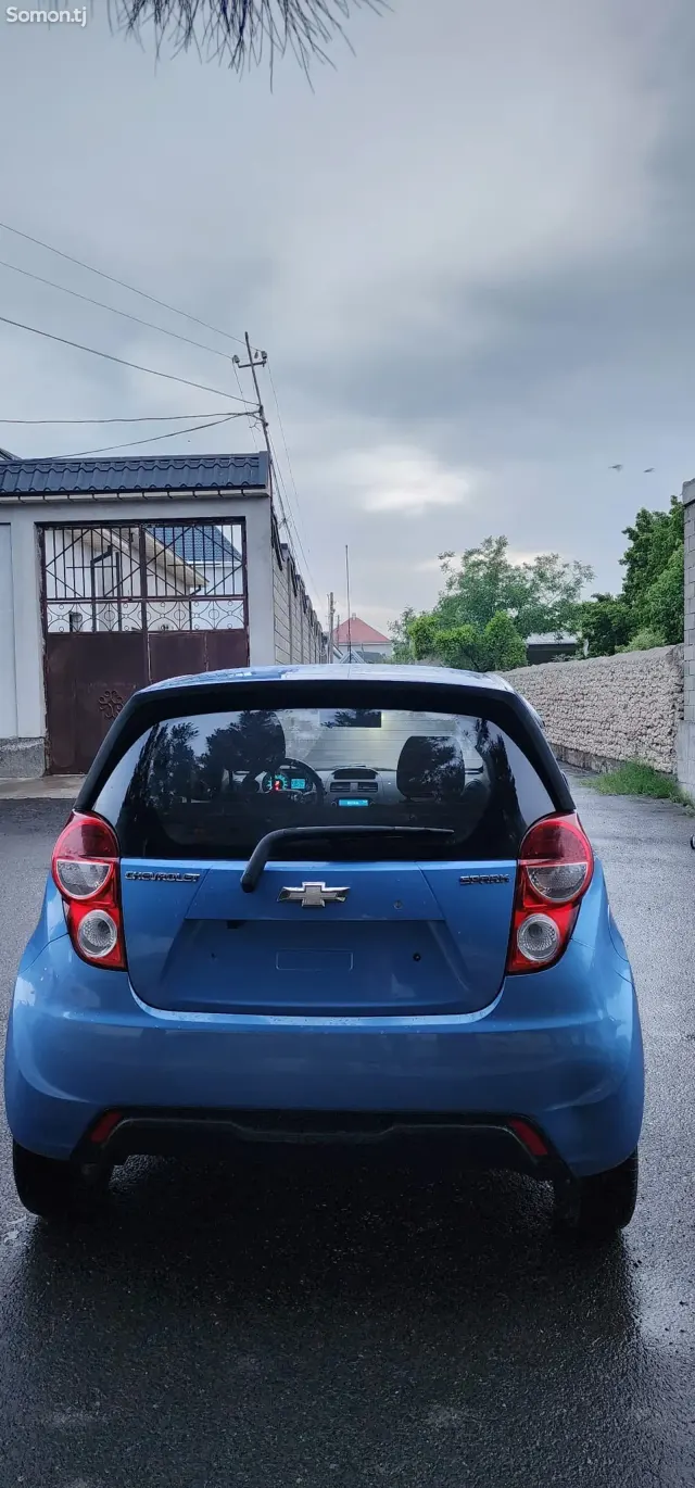 Chevrolet Spark 2014 · 1.0 AT