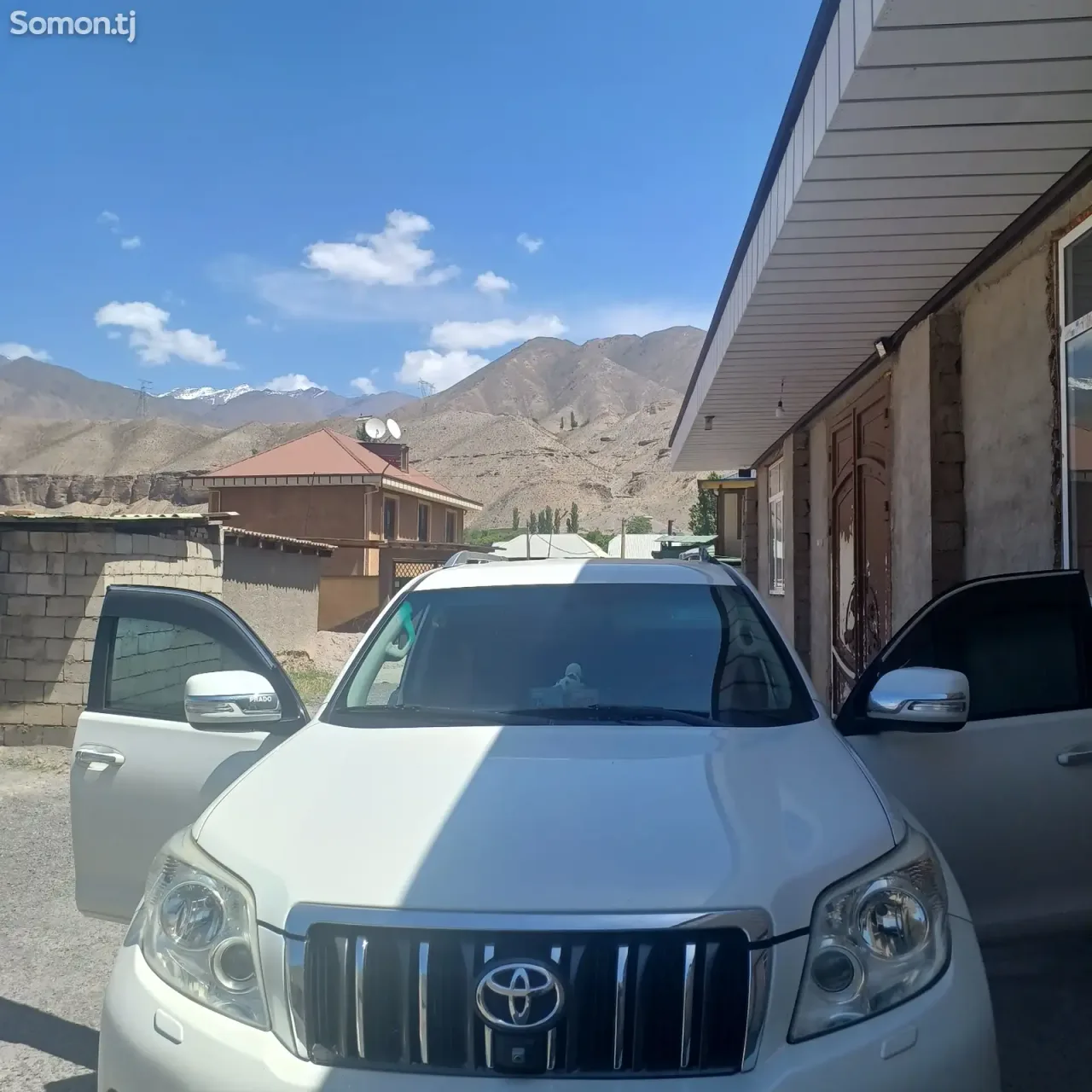 Toyota Land Cruiser Prado 2013 · 2.7 MT