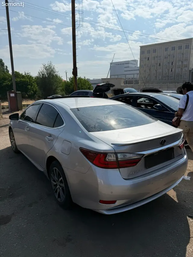 Lexus ES series 2016 · 3.0 AT
