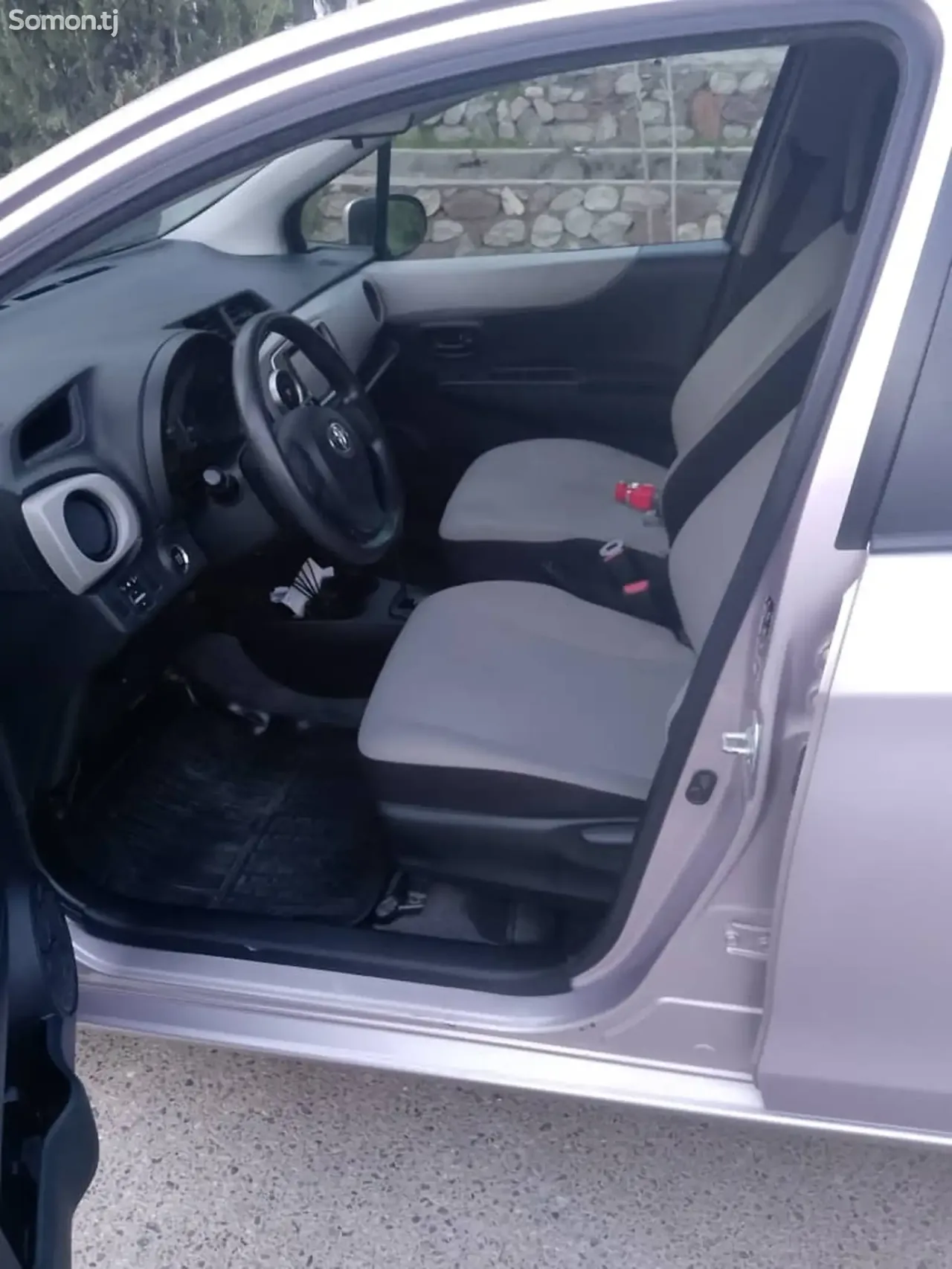 Toyota Vitz 2011 · 1.3 AT