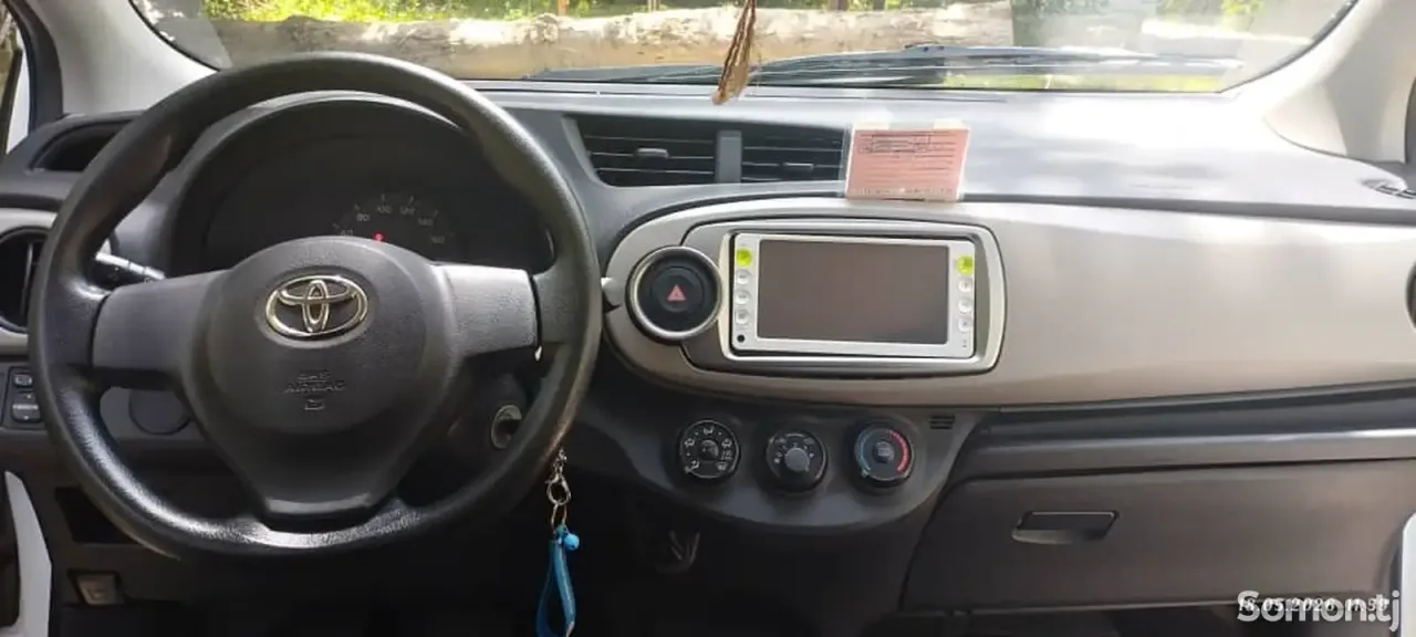 Toyota Vitz 2012 · 1.1 AT
