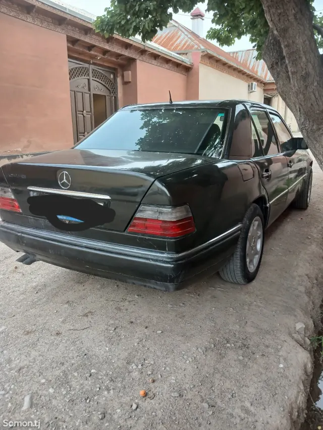 Mercedes-Benz W124 1993 · 3.0 AT
