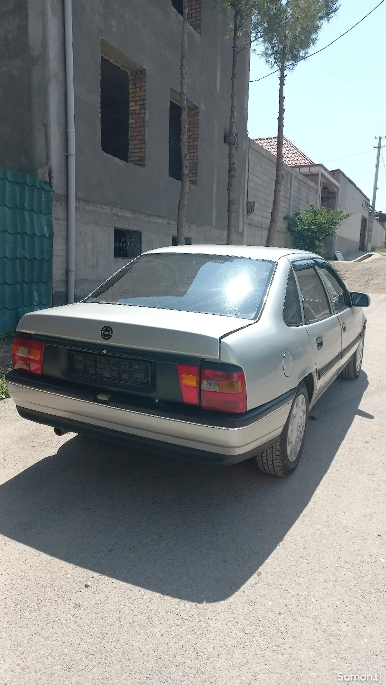 Opel Vectra A 1993 · 1.6 MT