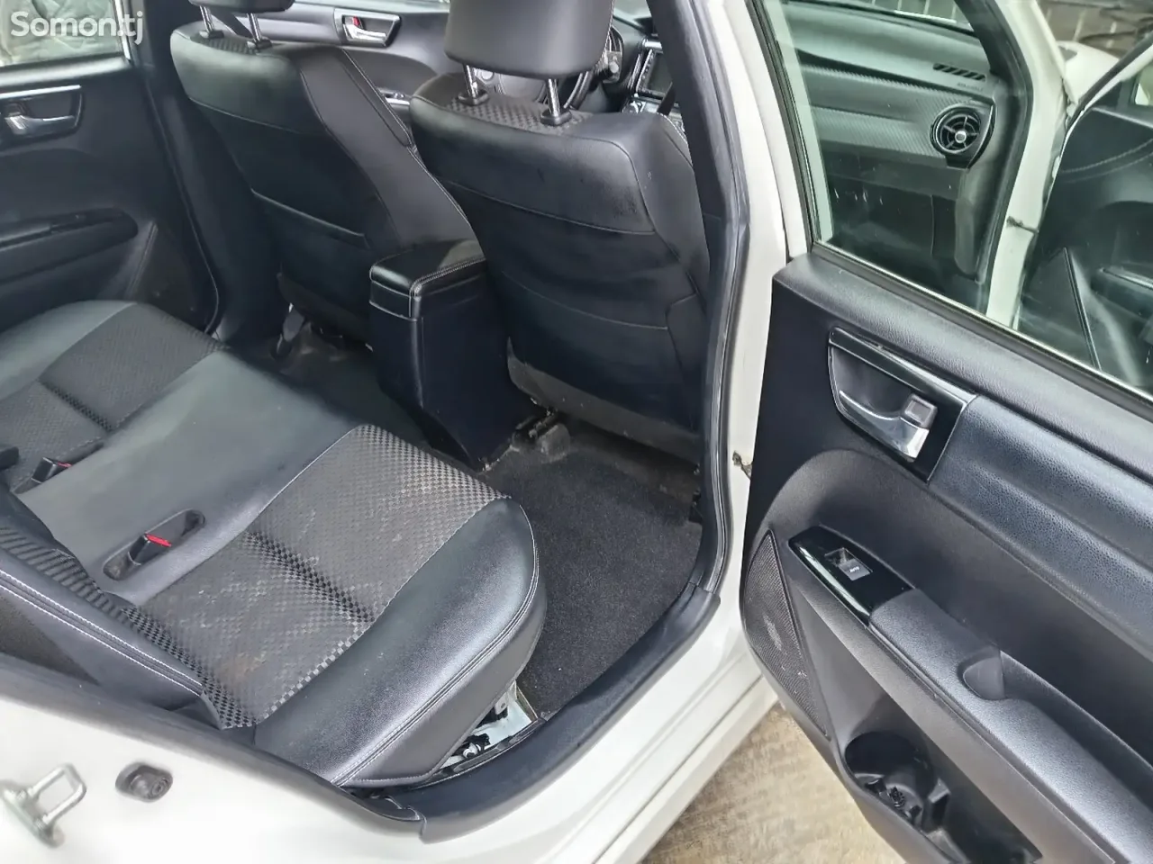 Toyota Fielder 2015 · 1.5 AT