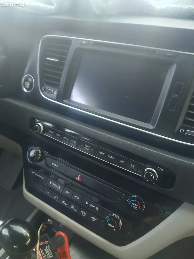 Kia Carnival 2015 · 2.2 AT
