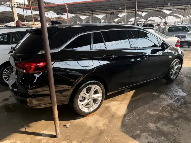 Opel Astra K 2017 · 1.6 AT