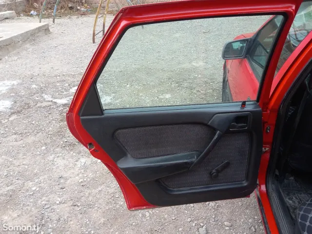 Opel Vectra A 1993 · 1.6 MT