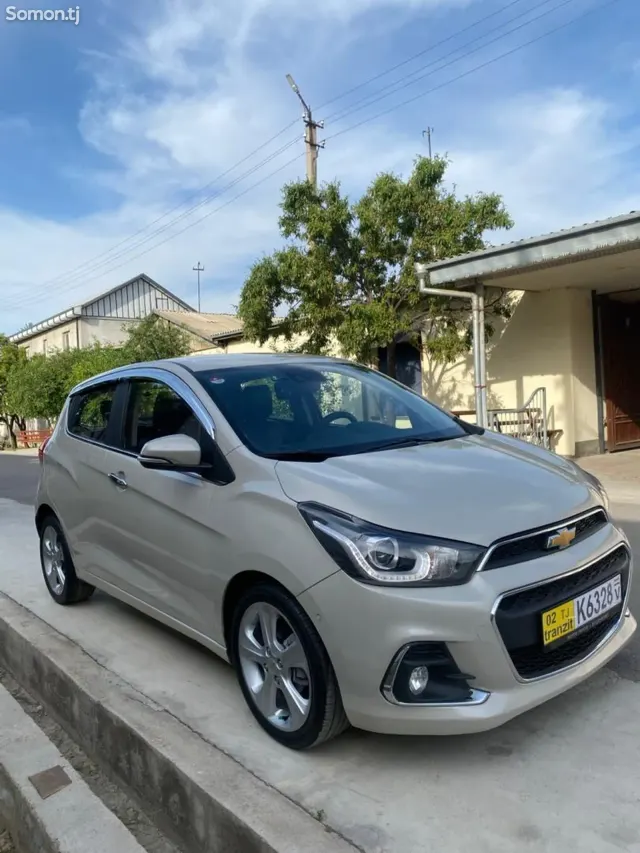 Chevrolet Spark 2015 · 1.0 AT