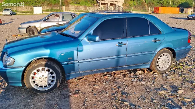 Mercedes-Benz C class 1999 · 2.2 MT