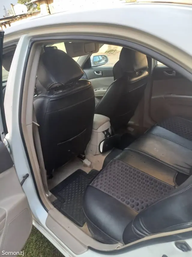 Hyundai Sonata 2007 · 2.4 MT