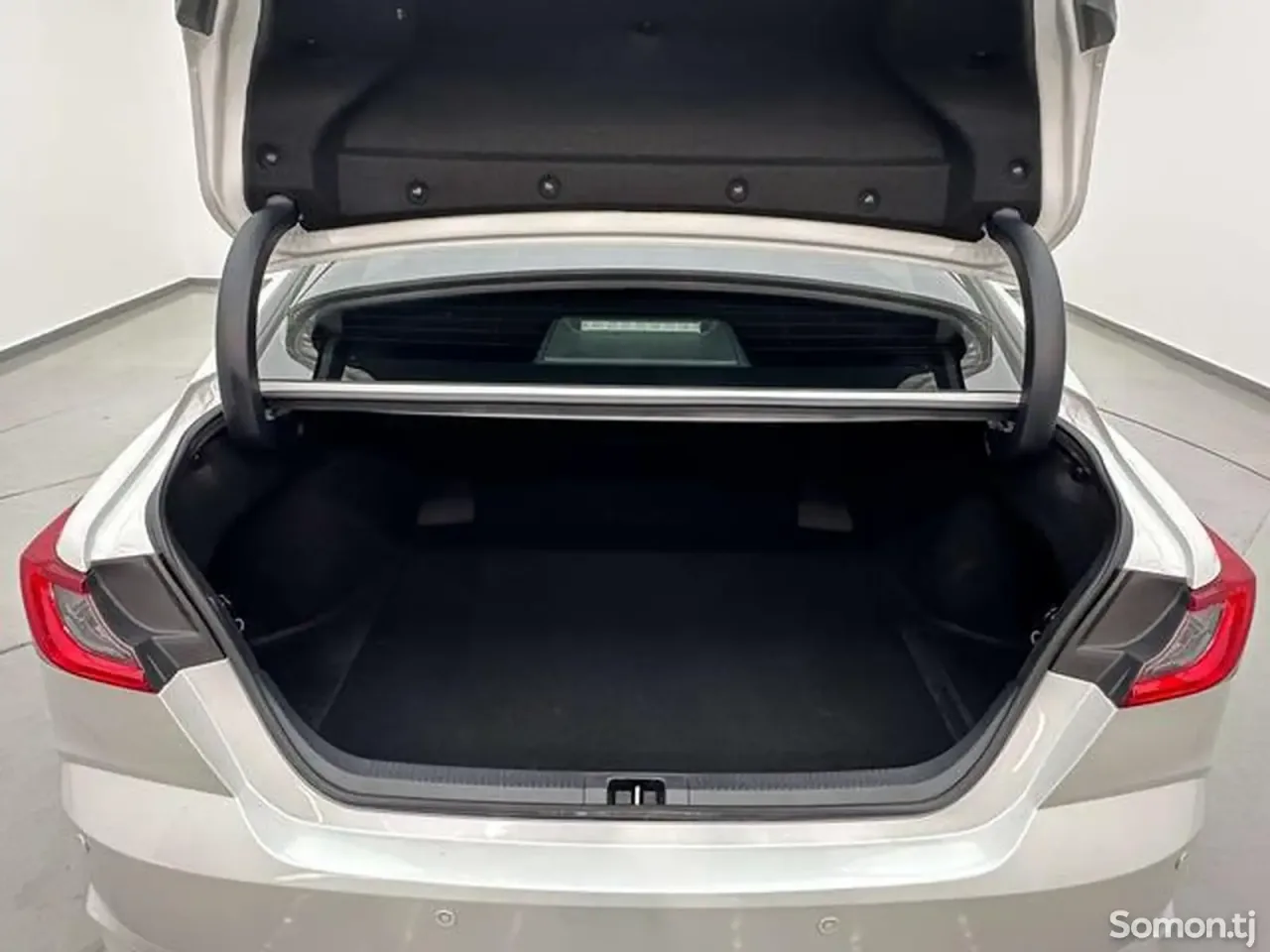 Toyota Camry 2024 · 2.0 AT