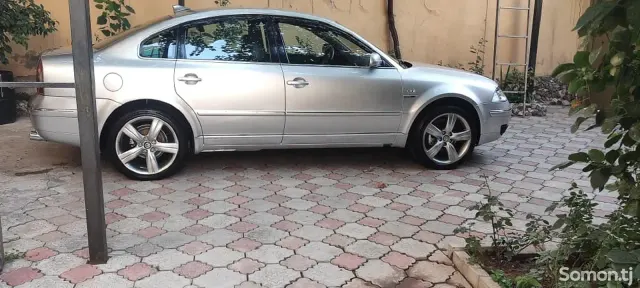 Volkswagen Passat 2003 · 1.8 MT