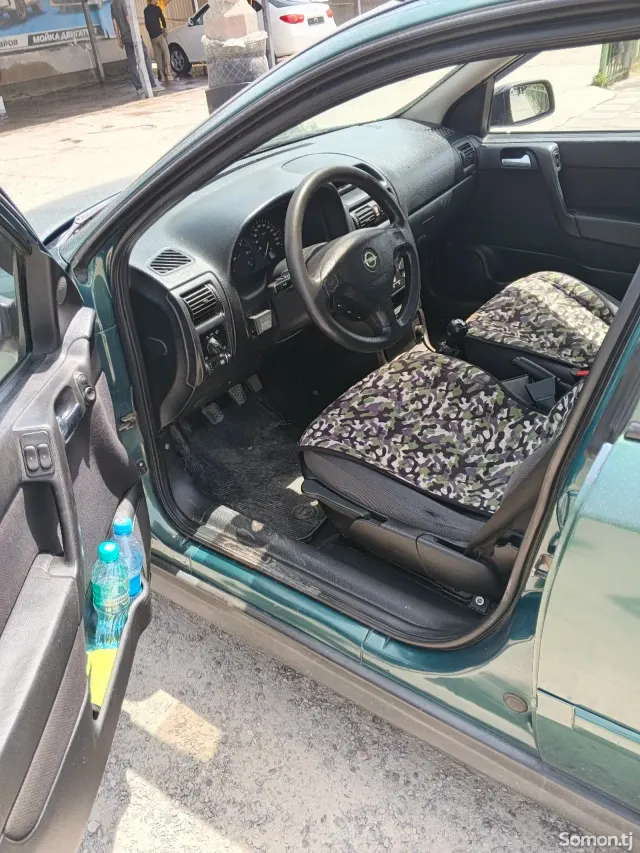 Opel Astra G 1999 · 1.6 MT