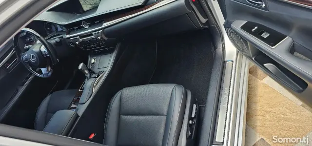 Lexus ES series 2017 · 3.0 AT