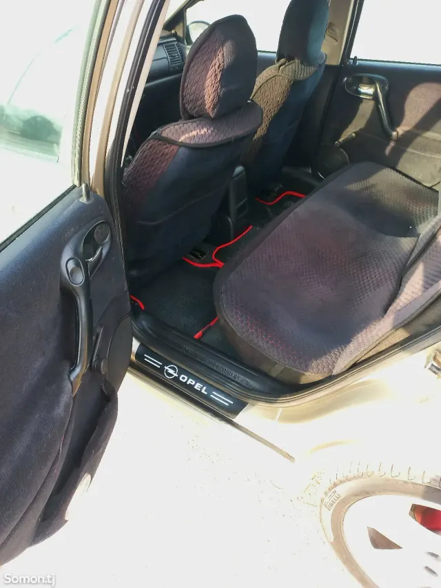 Opel Vectra B 1999 · 1.6 MT