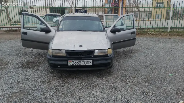 Opel Vectra A 1994 · 1.6 MT