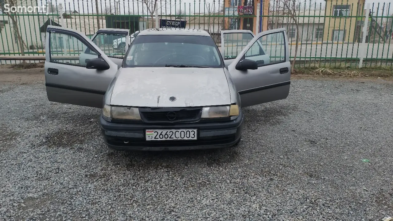 Opel Vectra A 1994 · 1.6 MT