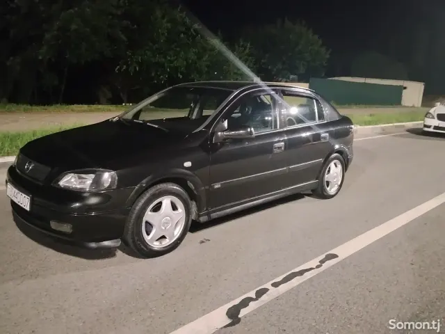 Opel Astra G 1999 · 1.6 MT