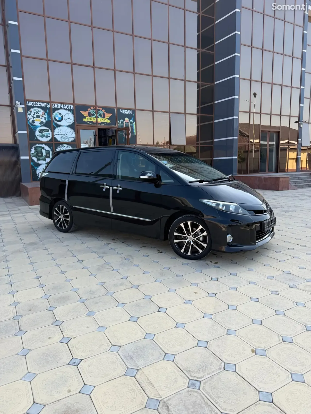 Toyota Estima 2014 · 2.4 AT