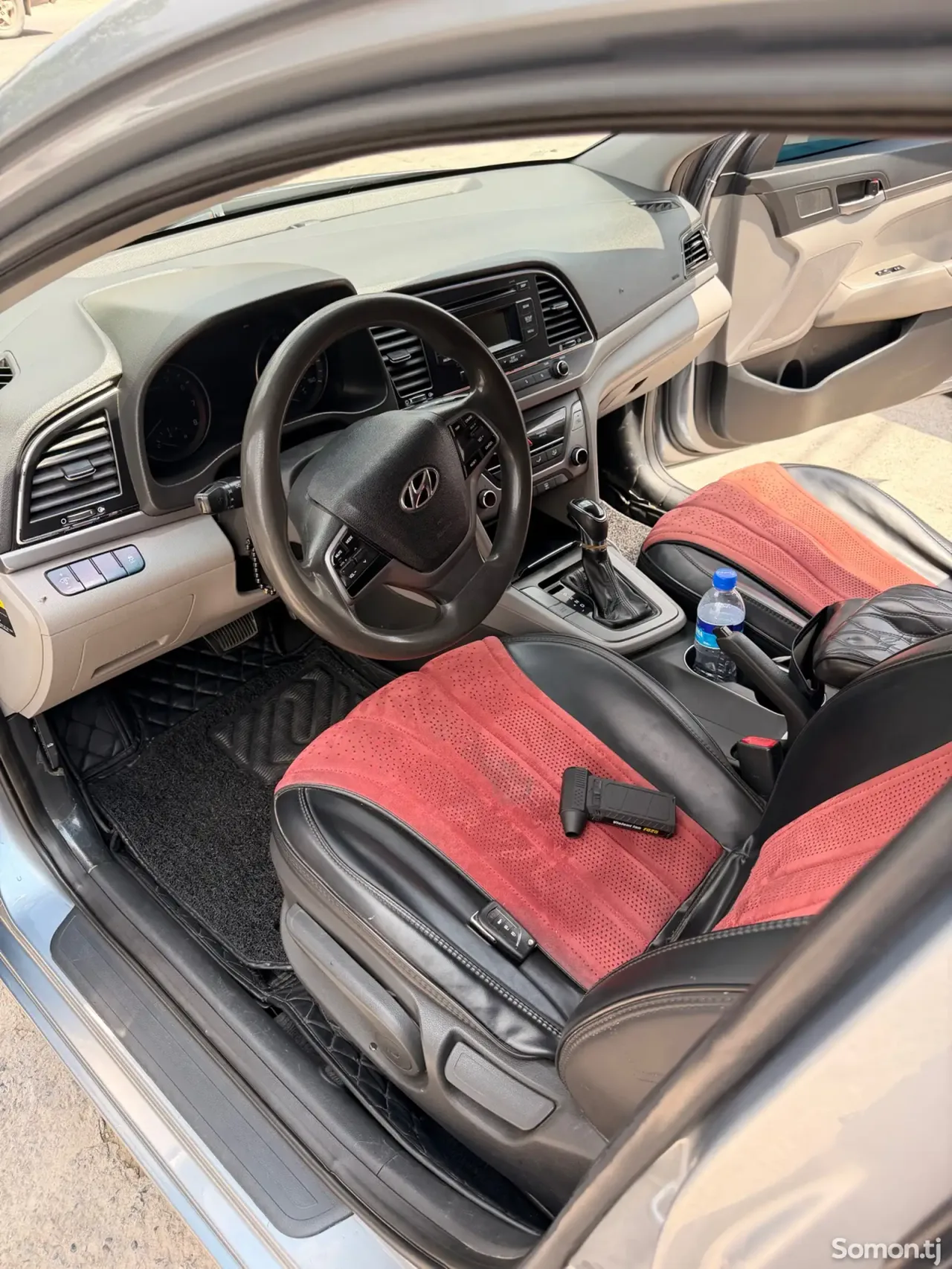 Hyundai Elantra 2017 · 2.0 AT