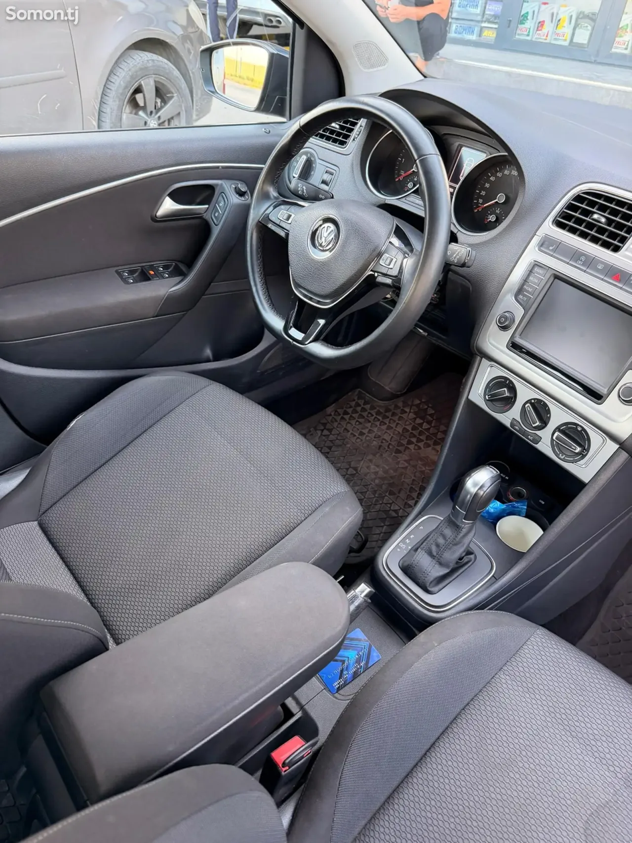 Volkswagen Polo 2015 · 1.4 AT