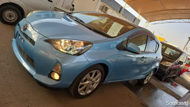 Toyota Aqua 2014 · 1.5 AT
