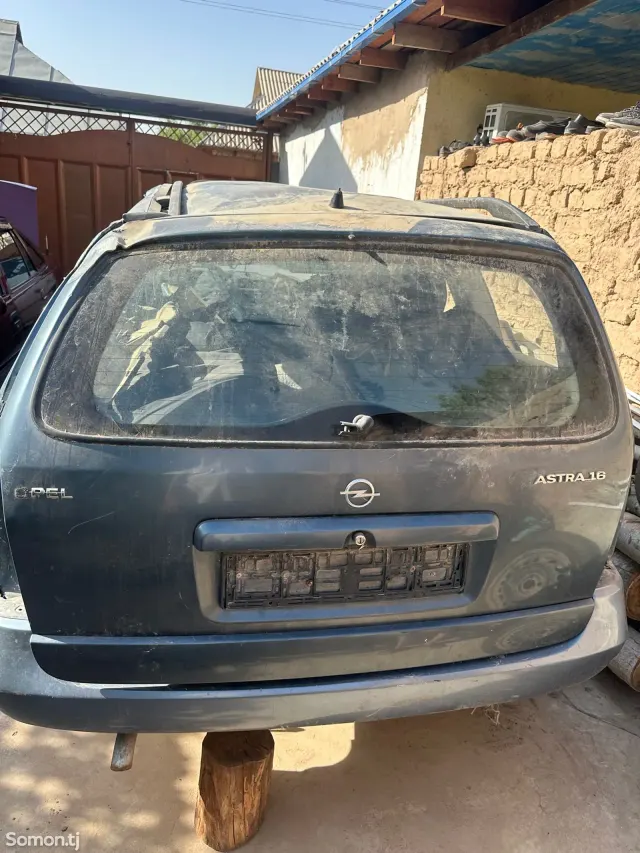 Opel Astra J 1998 · 1.6 MT